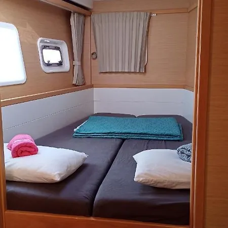 Croatia By Luxury Catamaran 보트호텔 스플리트
